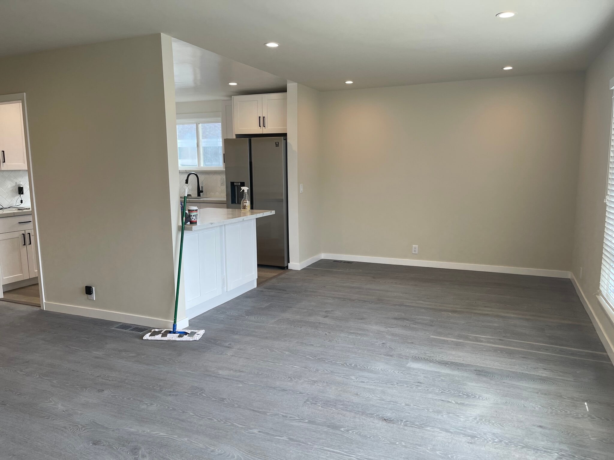 Building Photo - 85 Longview Dr