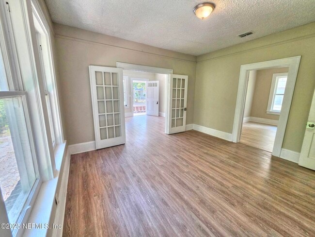 Building Photo - 213 W 24th St