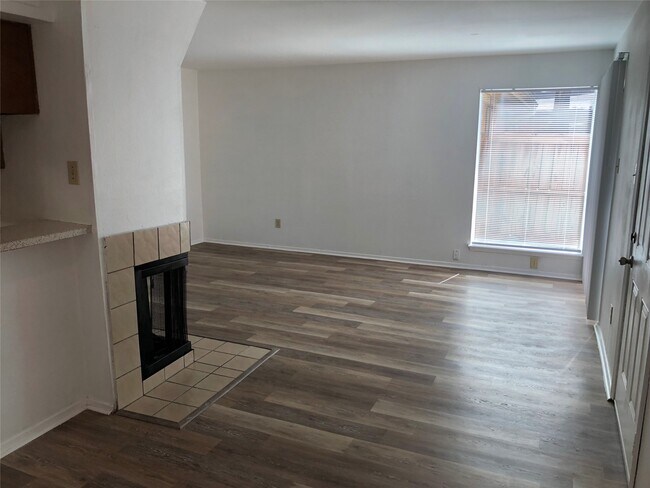 Building Photo - 8048 Sands Point Dr