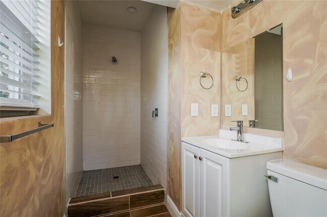 Building Photo - 107 Quintard Ave