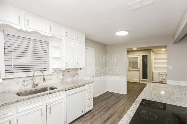 Building Photo - 2901 Creston Ave