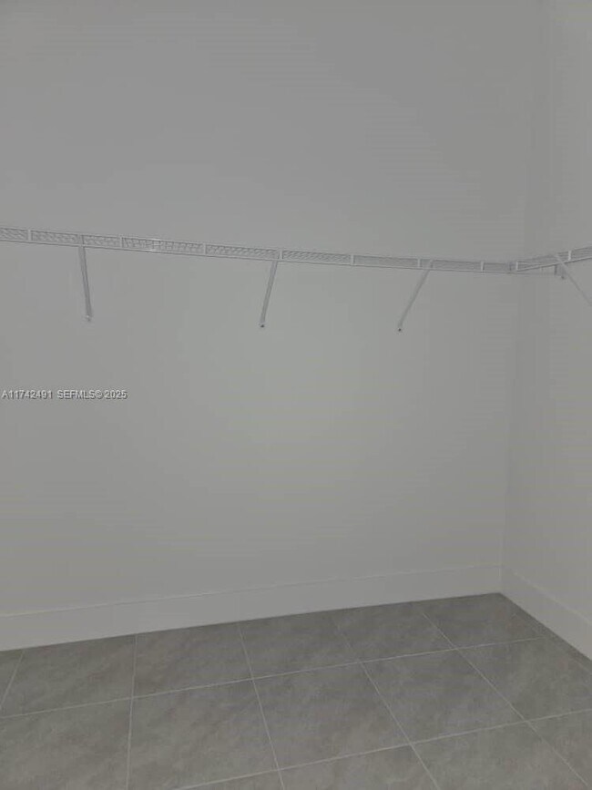 Building Photo - 5105 Panella Ave