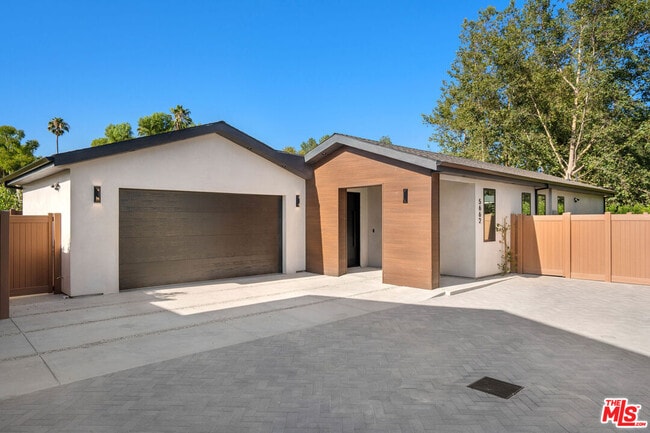 Building Photo - 5662 Winnetka Ave