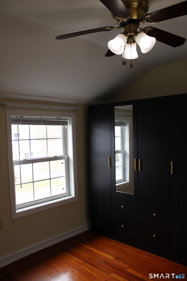 Building Photo - 6 Sunnyside E Rd Ext