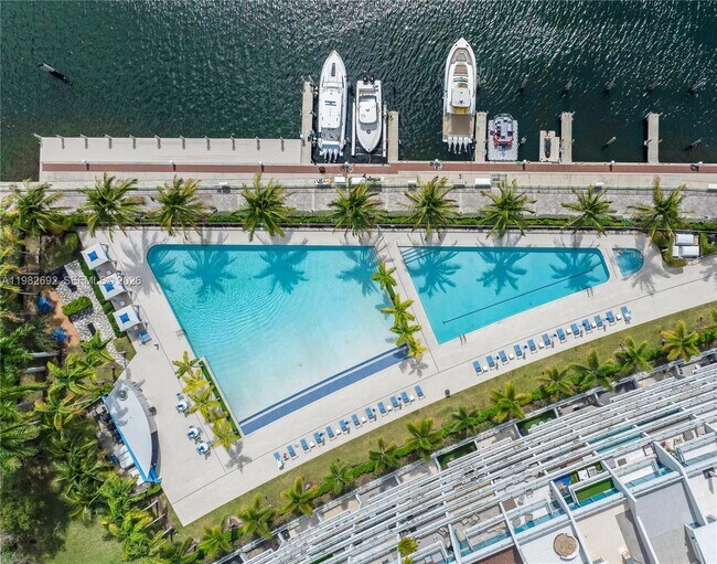 Building Photo - 2950 NE 188th St