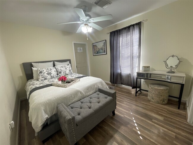 Building Photo - 1212 55th St