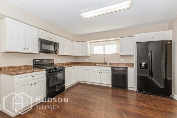 Building Photo - 15237 Ridgeway Ave