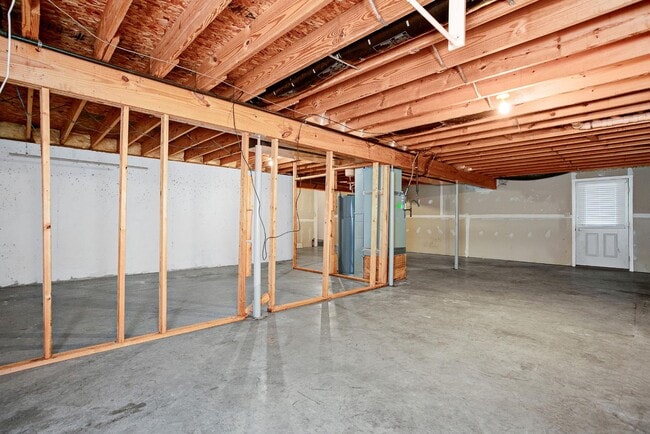 Building Photo - 707 Princeton Dr