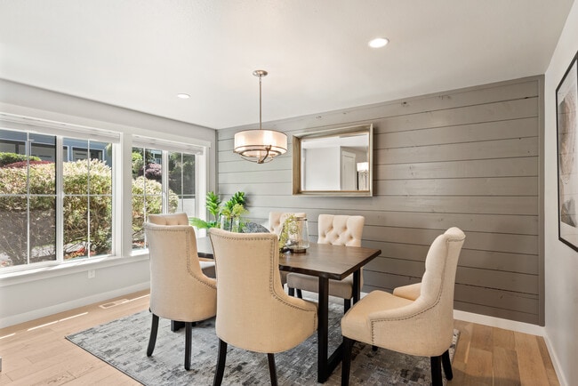 Building Photo - 6119 114th Ave NE