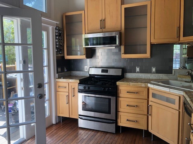 kitchen - 1112 Peralta St