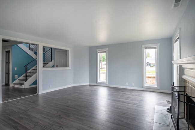 Building Photo - 1639 9th Ave SW