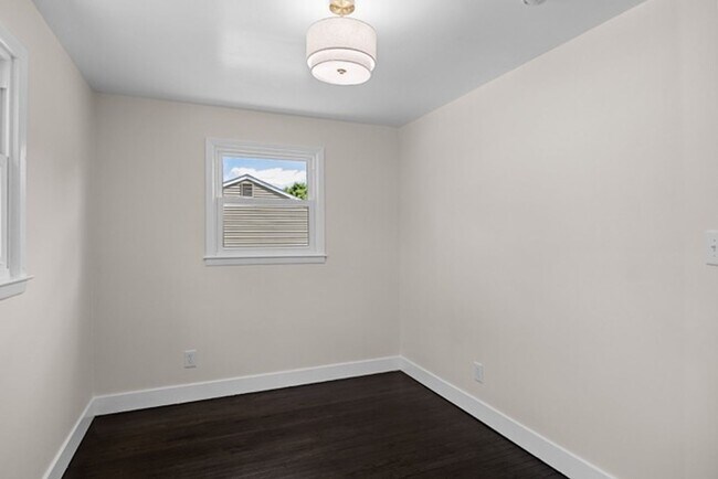 Building Photo - 7 Coville Dr