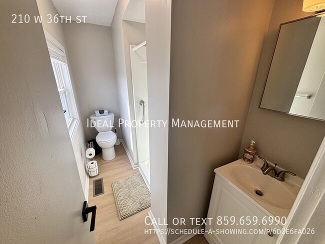 Building Photo - 210 W 36th St