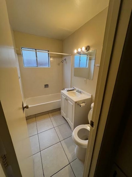 Building Photo - 224 E Granger Ave