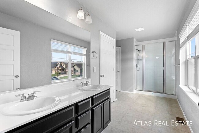 Building Photo - 1095 W 170th Pl