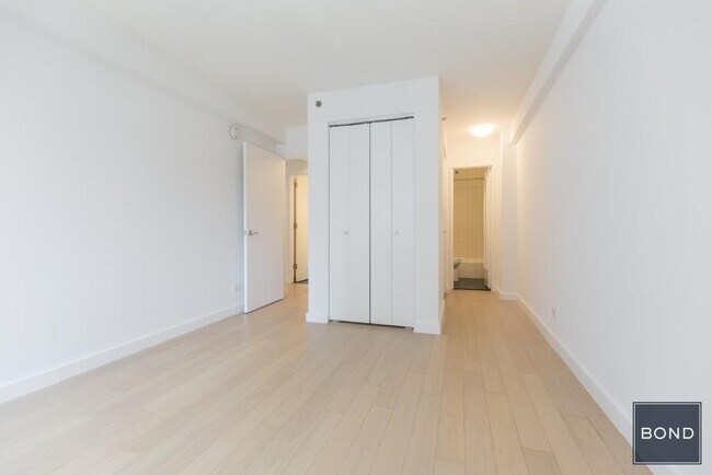 Building Photo - 222 E 39th St