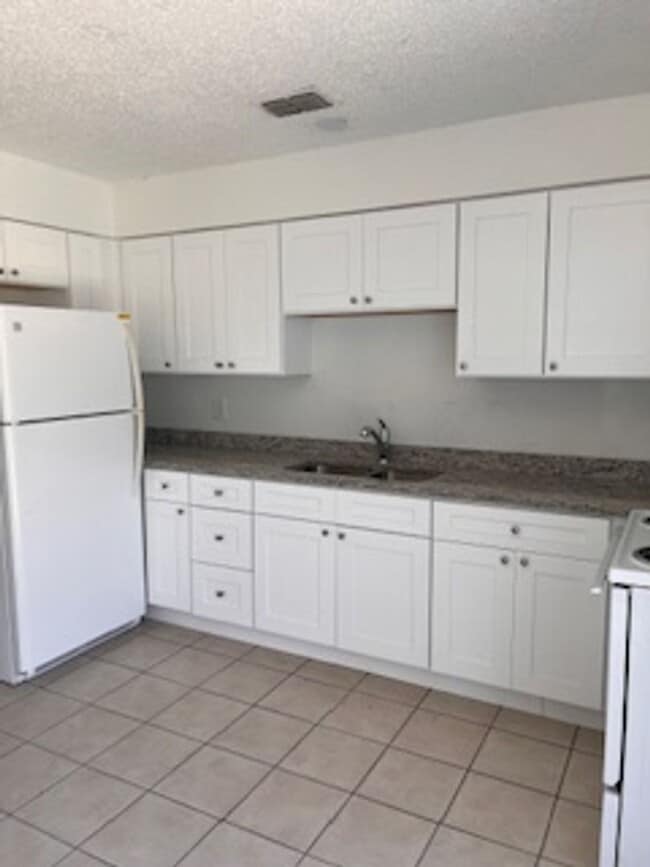 Building Photo - 1205 W Granfield Ave