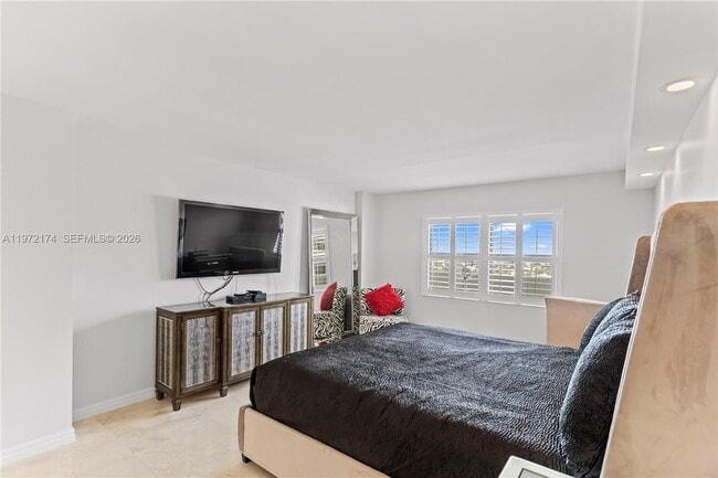 Building Photo - 1901 N Ocean Blvd