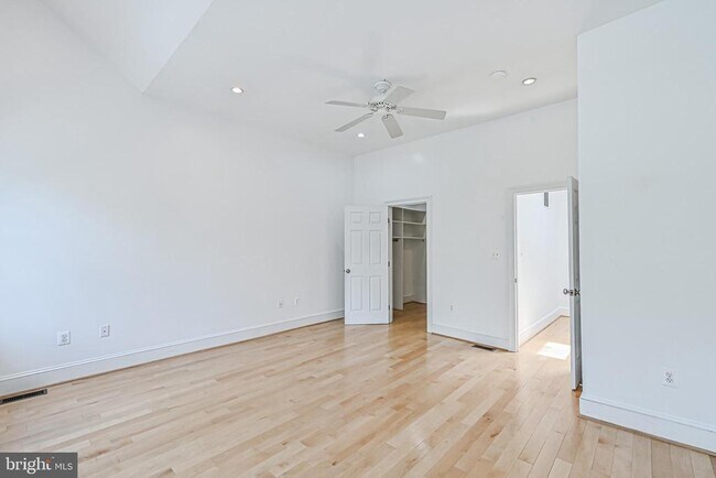 Building Photo - 512 Varnum St NW
