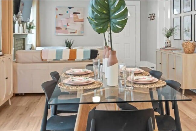 Building Photo - Completely furnished ready to live in just bring your suitcase