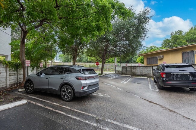 Building Photo - 1723 SW 2nd Ave