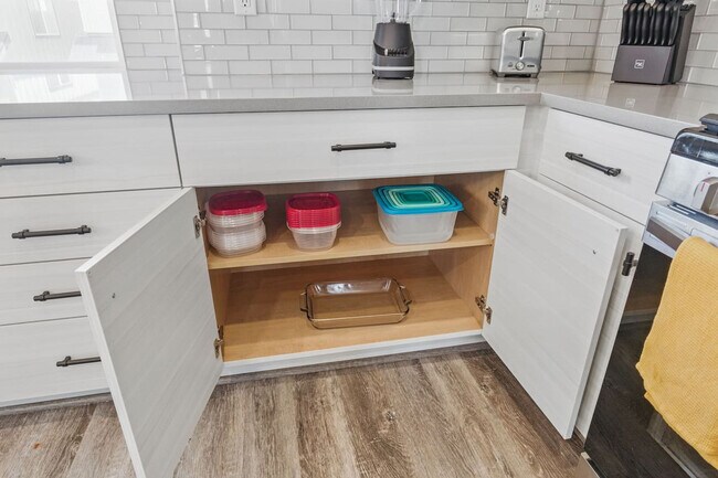 Building Photo - 6029 Benton St