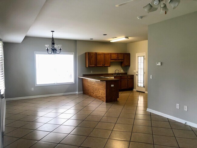 Building Photo - 1215 14th Ave