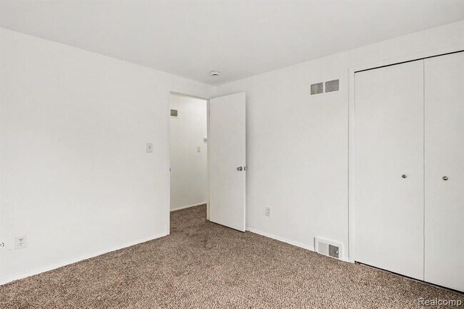 Building Photo - 8232 Karam Blvd
