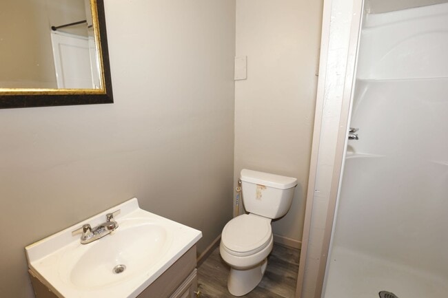Building Photo - 1  BEDROOM AND 1 BATH TINY HOME / ALL UTIL...