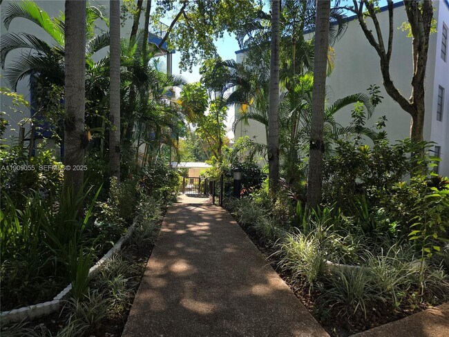 Building Photo - 6010 S Falls Cir Dr