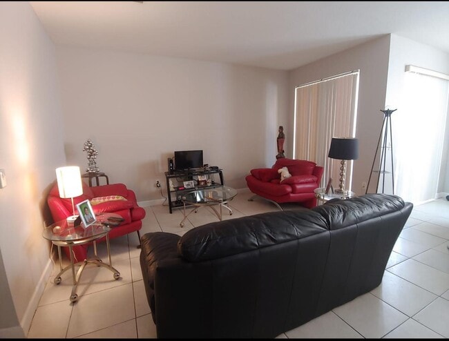 Building Photo - 2108 Shoma Dr