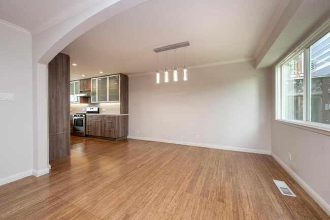 Building Photo - 605 Highland Ave