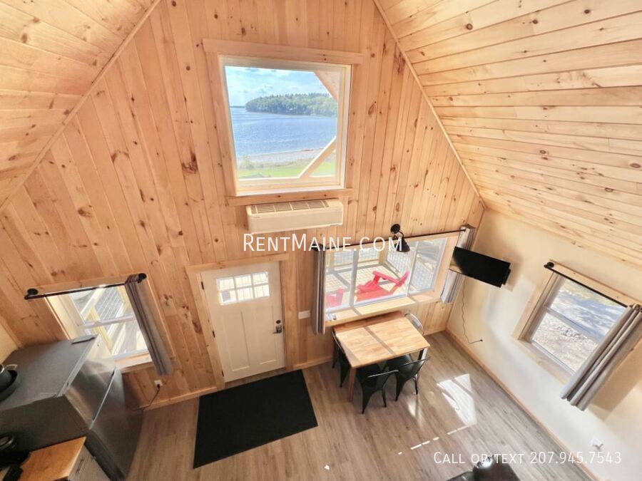 Building Photo - 8 Sand Beach Ln