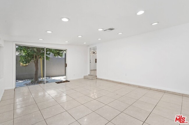 Building Photo - 5630 Radford Ave