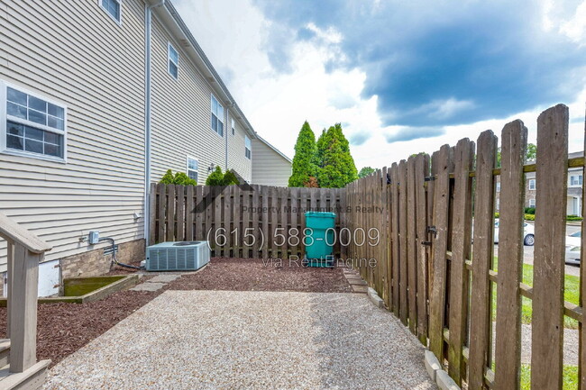 Building Photo - 1012 McKenna Dr