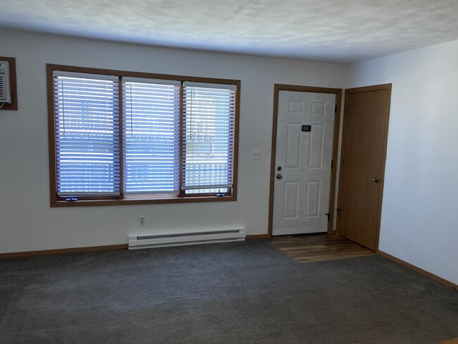 18’x20’ Living Room - 5581 Windy Knoll Dr