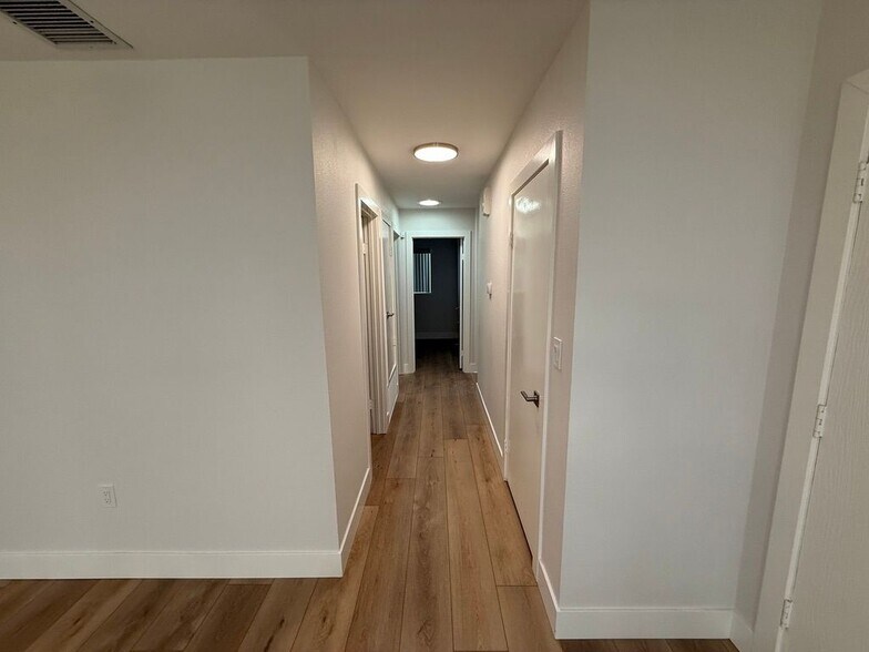 Building Photo - 3424 Pickwick St