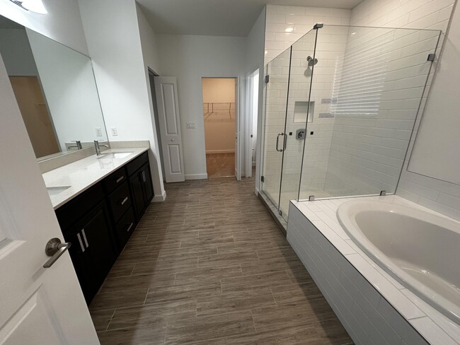 Building Photo - 1307 Whitcombe Dr