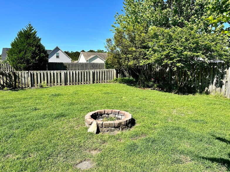 Firepit - 213 Red Carnation Dr