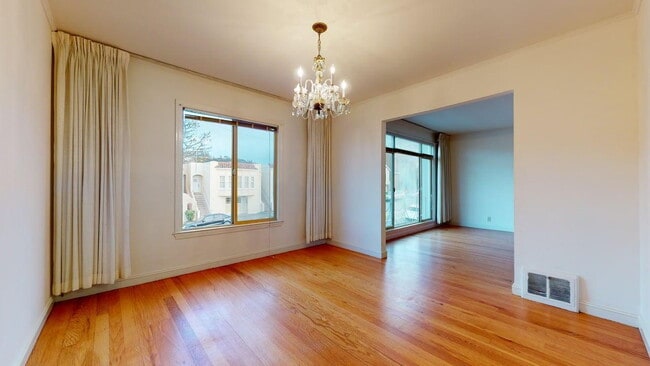 Building Photo - Flexible 4BD/3BA Home w/ Bonus Private Suite – Steps to Taraval Shops