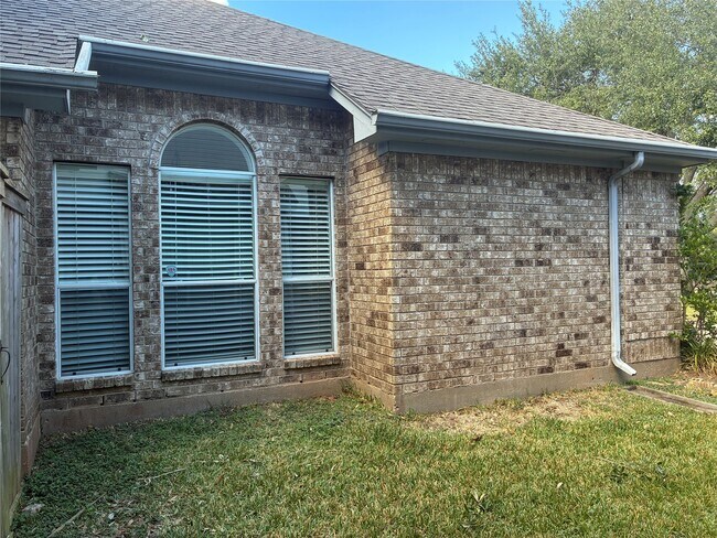 Building Photo - 2203 Summer Bay Ct