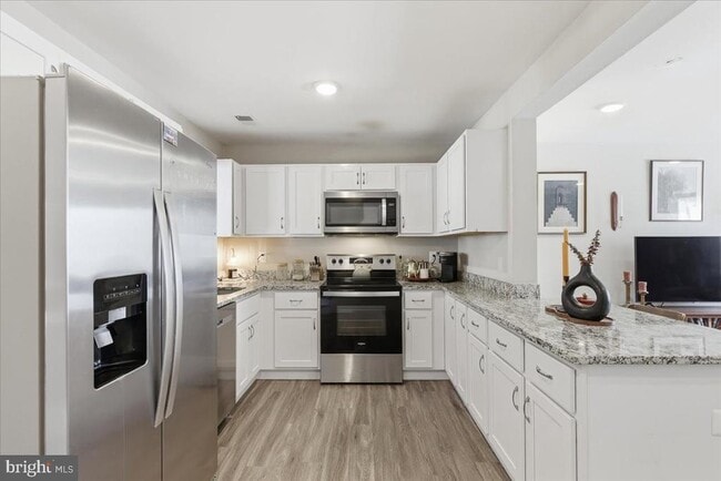 Building Photo - 3053 Heathcote Rd