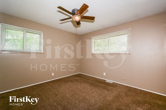 Building Photo - 620 Blackbird Dr