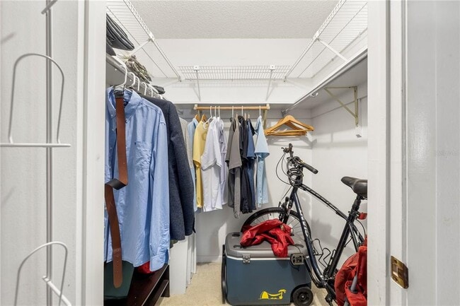 Building Photo - 2525 W Bay Dr