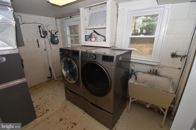 Building Photo - 2622 Shelby Ln