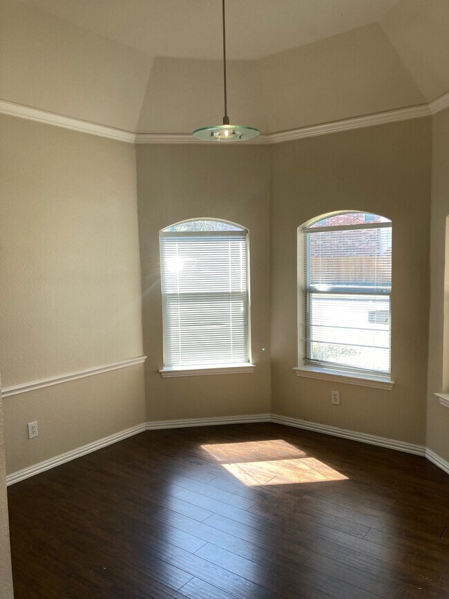 Building Photo - 8520 Western Meadows Dr