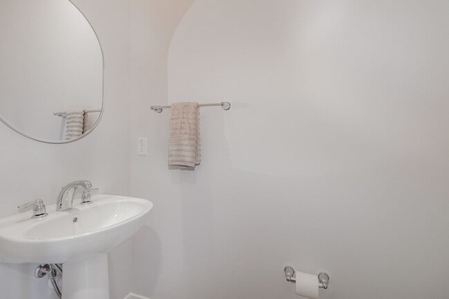 Building Photo - Modern 2025 Townhome | Open-Concept Living, Chef’s Kitchen with Large Island & 2-Car Garage