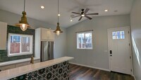 Building Photo - Private 1 Bed 1 Bath Back House with Yard ...