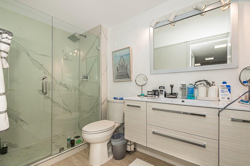 Building Photo - 2301 Collins Ave