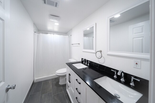 Building Photo - 208 W Broadbent Dr